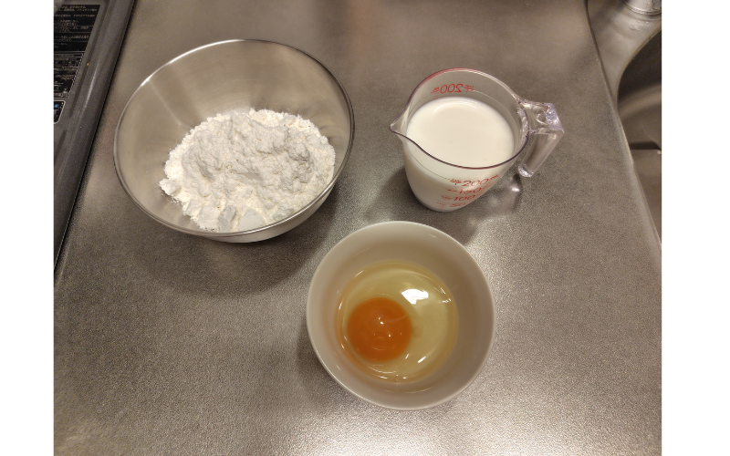 ケーキの材料を分けた様子